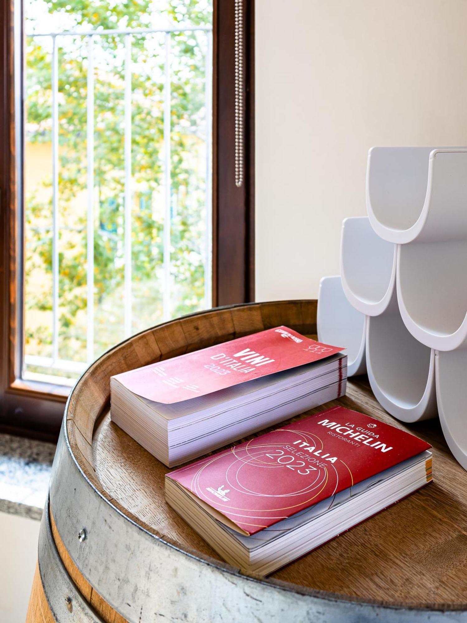Charming Barolo Wine Loft Hotel Monforte dʼAlba Buitenkant foto